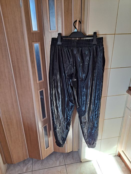 Spodnie joggery Victoria Sport M