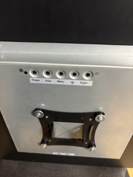 Monitor lcd TFT 32” ………………….