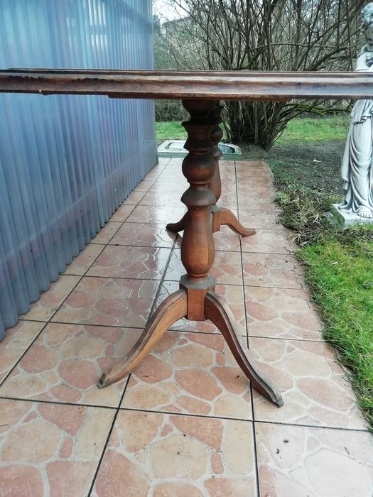 Zabytkowa ława dębowa