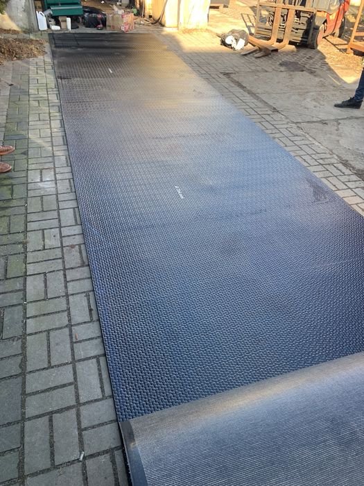 Wykładzina podłoga gumowa do busa poskrom boxu na pakie pod basen