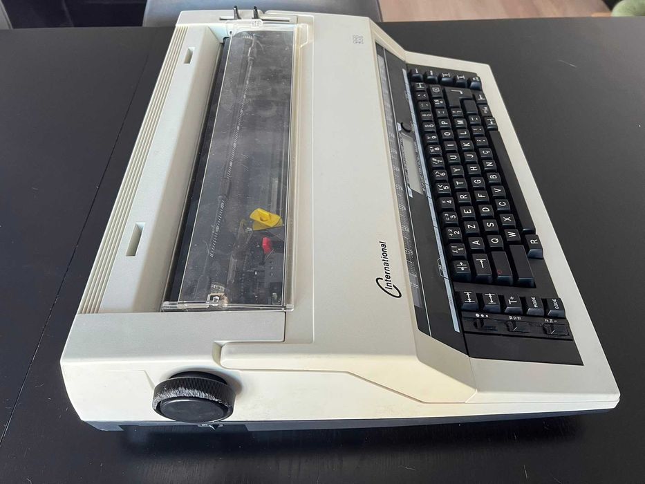 Máquina de Escrever Eletrónica Nakajima International 36E (A Funcionar)