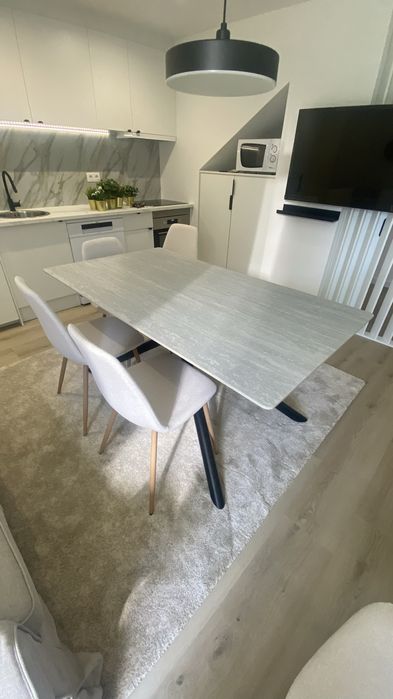 Mesa de jantar nova