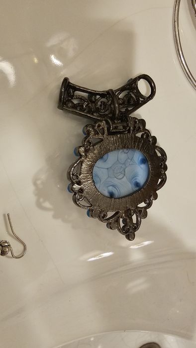 Vendo 1 par de brincos feitos à mão e pendente para gargantilha