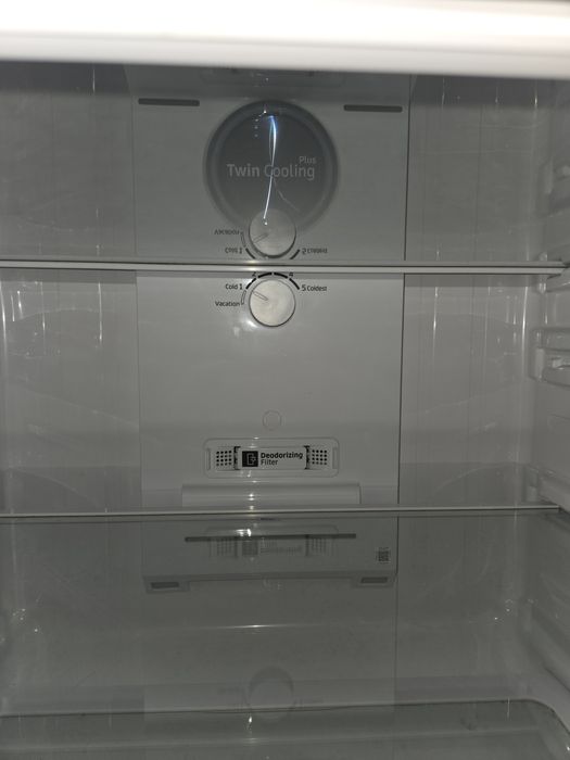 Frigorífico SAMSUNG RT29K5030WW
MODEL: RT29K5030W