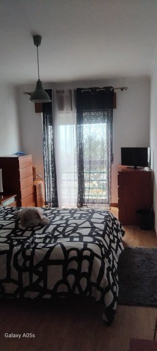 Alugo  2 quartos ericeira