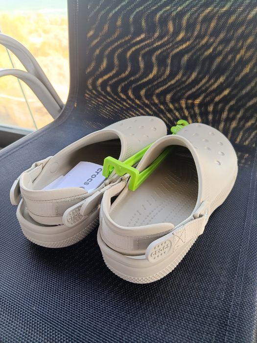 Crocs bistro.   .