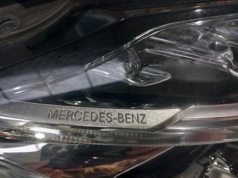 Ótica direita Mercedes W205