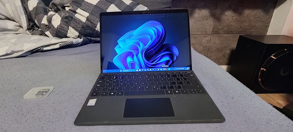 Laptop Microsoft Surface Snapdragon dysk 1 tb