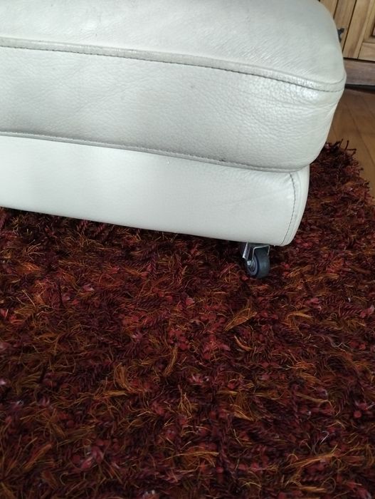 Cadeirão pele verdadeira creme