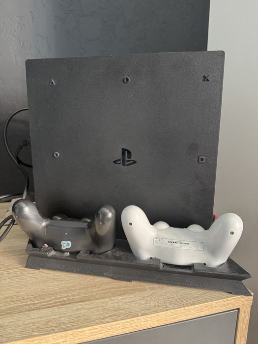 Продам Sony Playstation 4 pro 1tr