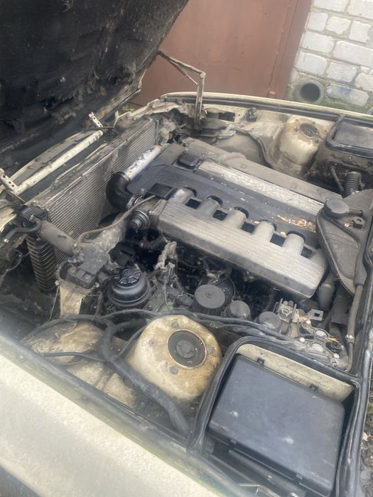 В разборе БМВ е34 м51 1996 гада механика и Мерседес 211 ом642