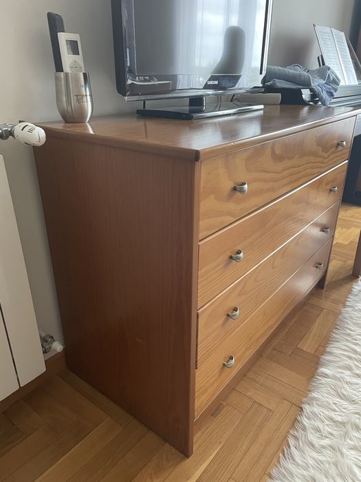 Cómoda em madeira