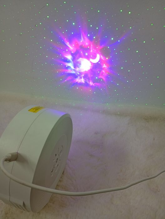 Projektor gwiazd, księżyc, gwieździste niebo