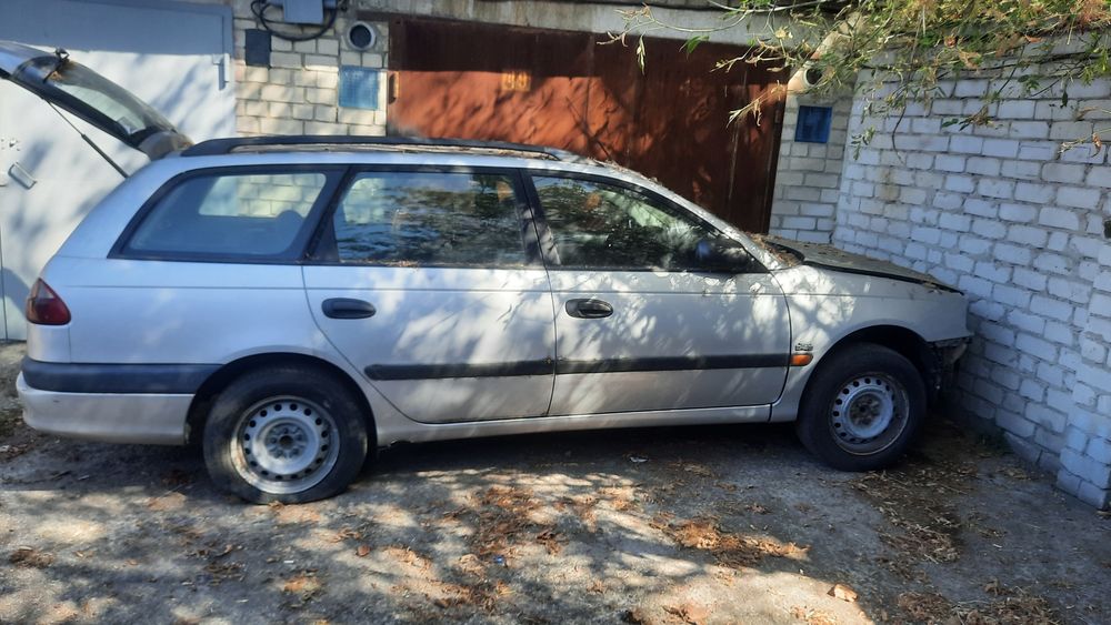 Розборка Toyota avensis,фаркоп, двері праві задні,пасажирські.