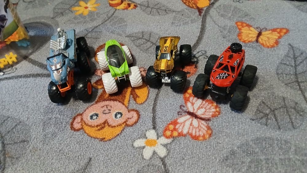 Monster jam  ,  monstery I autka