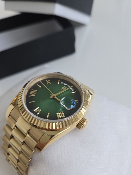 Годинники Rolex, зроблені в Туреччині, нові.