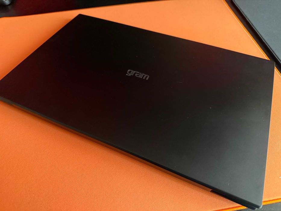 Portátil LG Gram 15Z90Q 15" FHD | i5-124P | 16GB | 1TB+256SSD c/NOVO