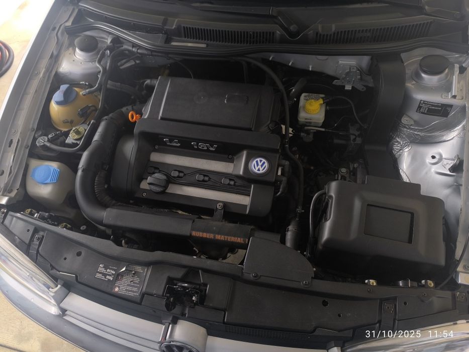 VW Golf 2001 Prata 1.4  16 válvula gasolina.