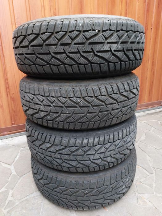 Шини 215 65 R16 102T  зима