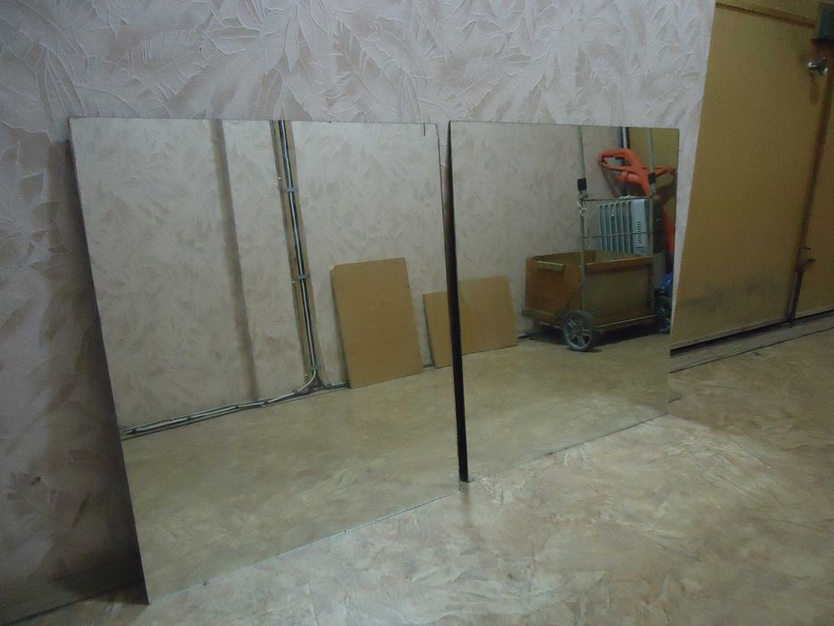 Зеркала  мебельные разных размеров.