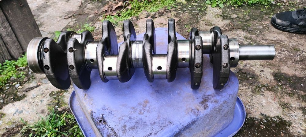 Колінвал на Кіа Соренто 2,5 tdi