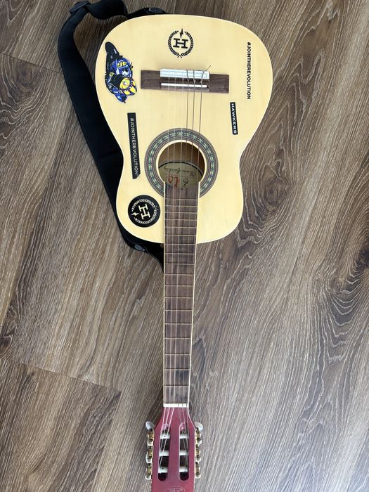 Viola acustica criança