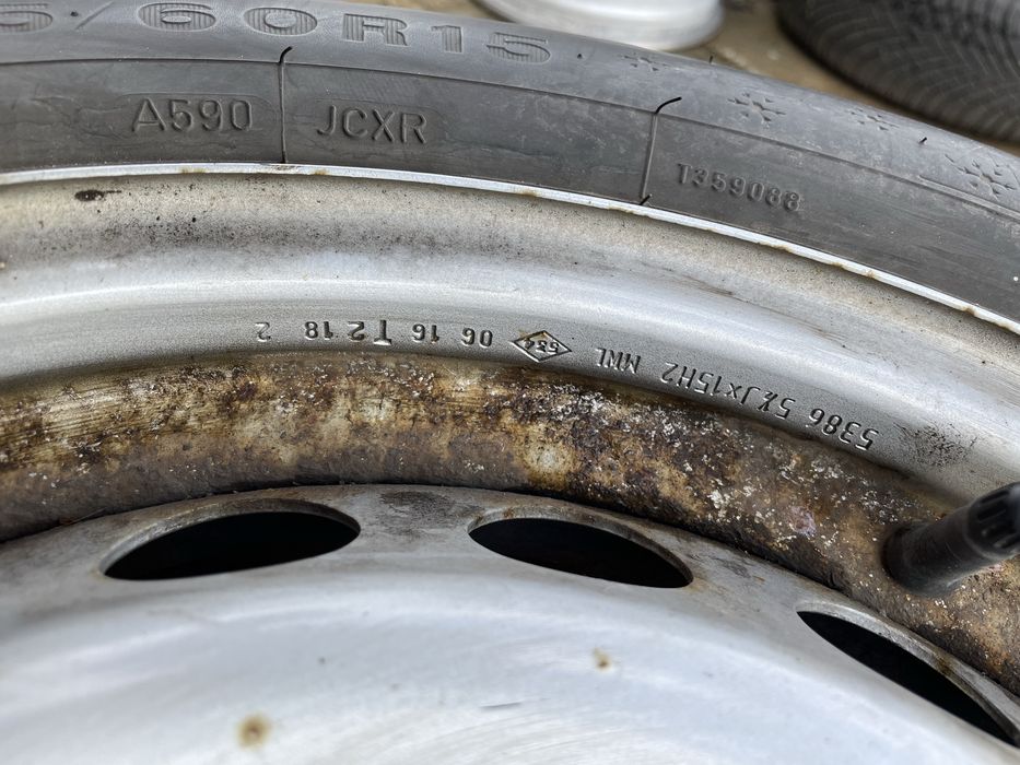 Зимова резина з дисками ET42 dunlop 185/60 R15