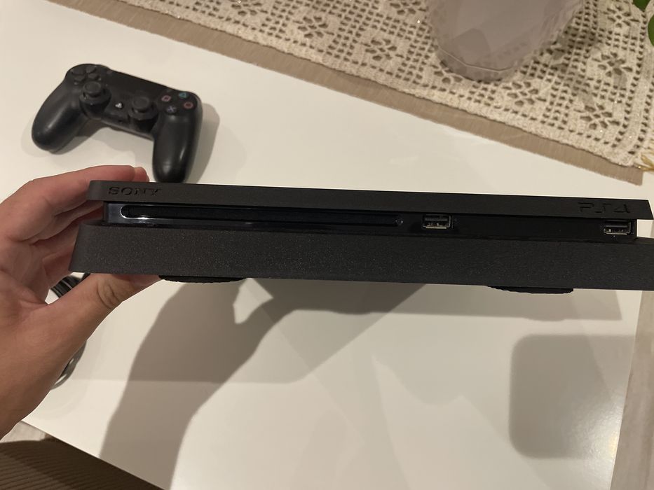 PS4 slim em bom estado