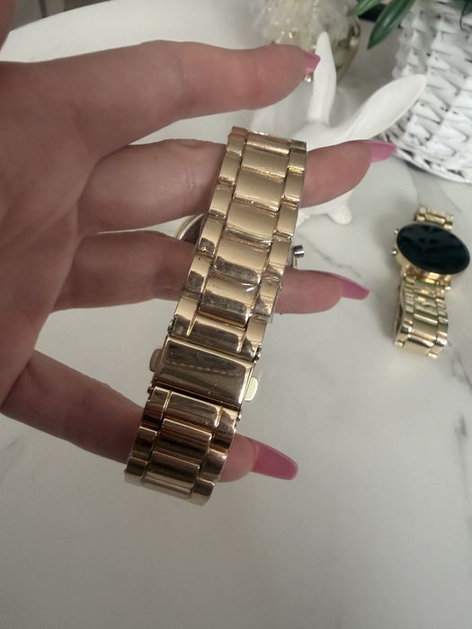 Zegarek Z czarnym wyświetlaczem SmartWatch Złotej bransolecie