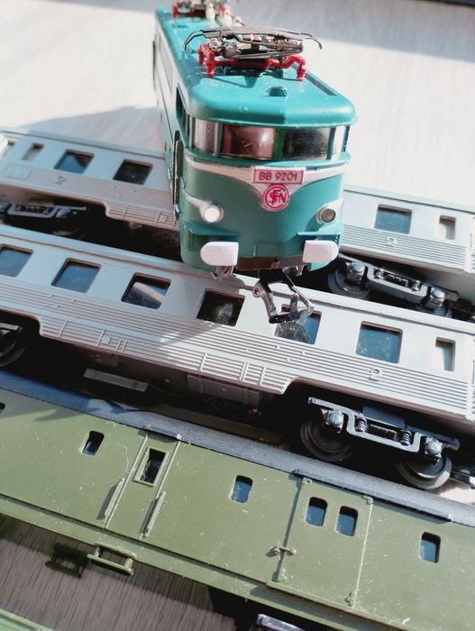 Conjunto comboio passageiros, carga e obras H0 1:86