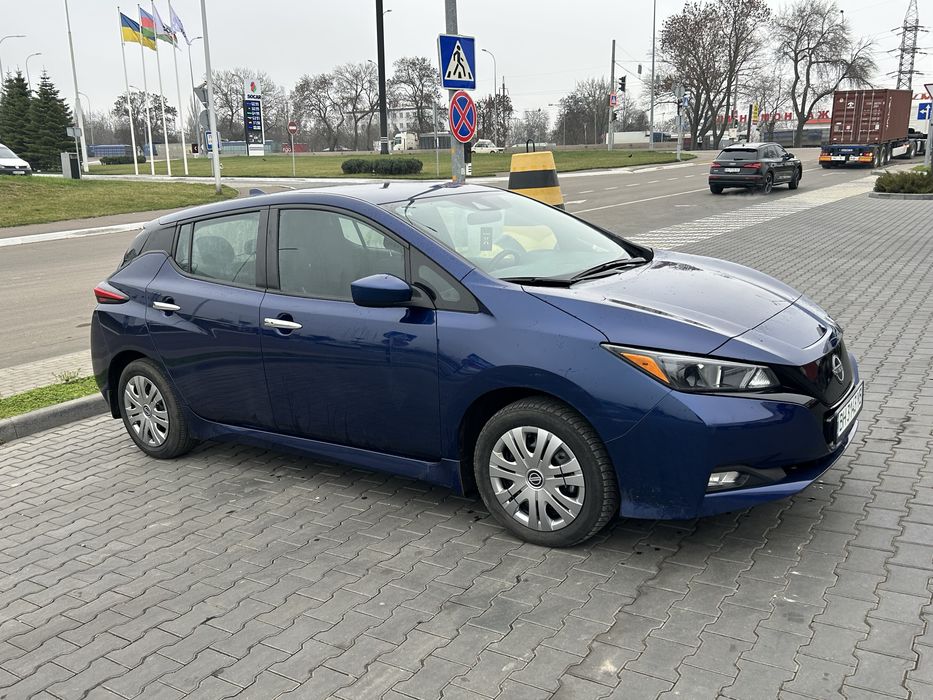 Нісан ліф 2024 року