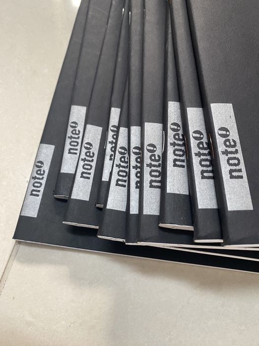 Cadernos capa preta (A4)