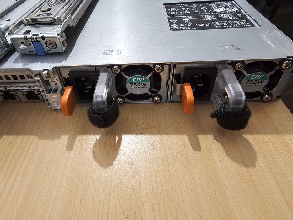 Dell R630 | 2x E5-2667v3 | 64GB ECC | 2x146GB SAS | H730 | iDRAC Ent | Szyny