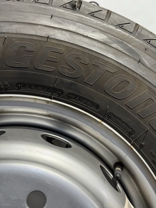 Колеса в зборі 225/75 R16C Bridgestone (літо),диски 6х205 R16 Iveco