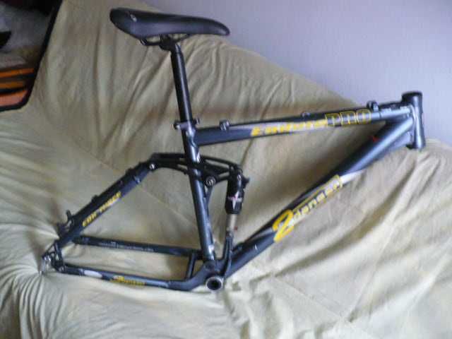Rama rowerowa Full z damperem +suport