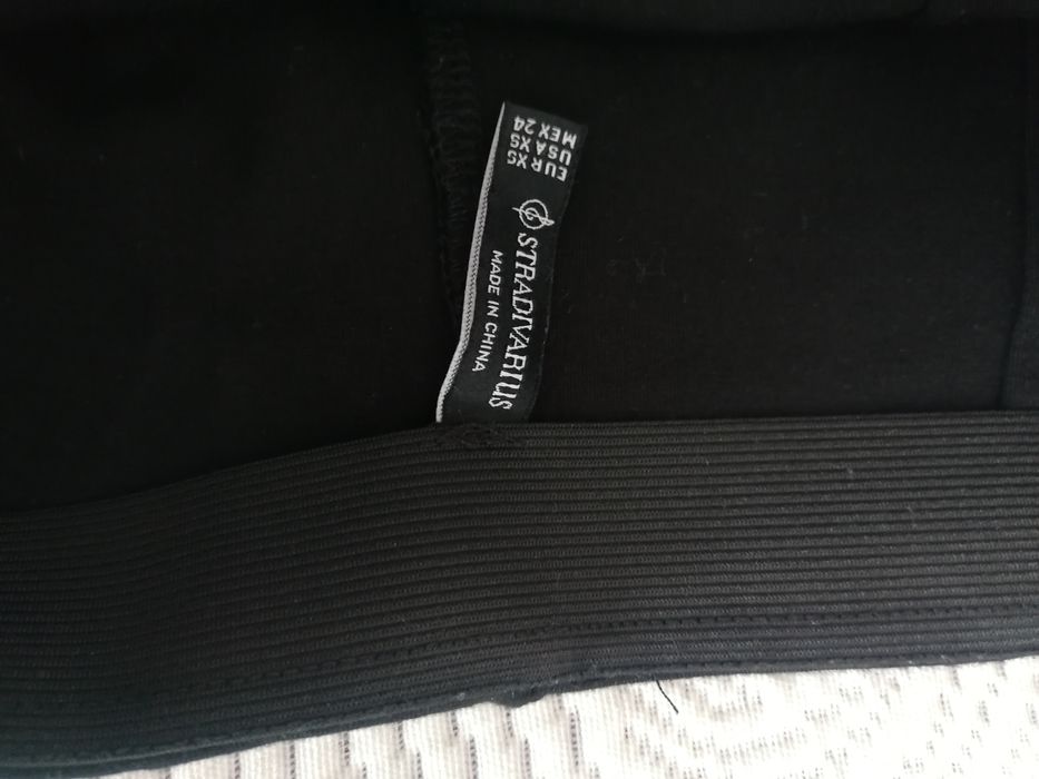 mini saia preta da stradivarius