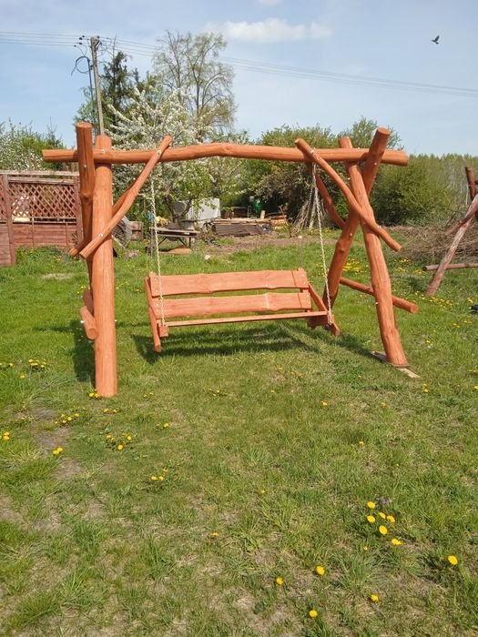 Huśtawka ogrodowa z bali