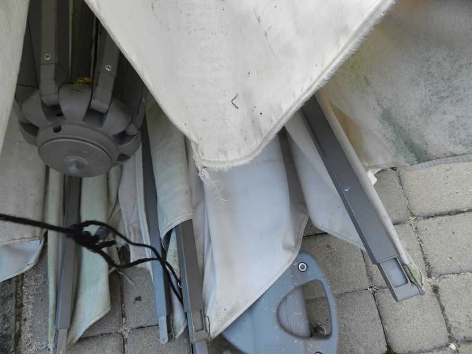 Parasol ogrodowy Glatz z podstawą