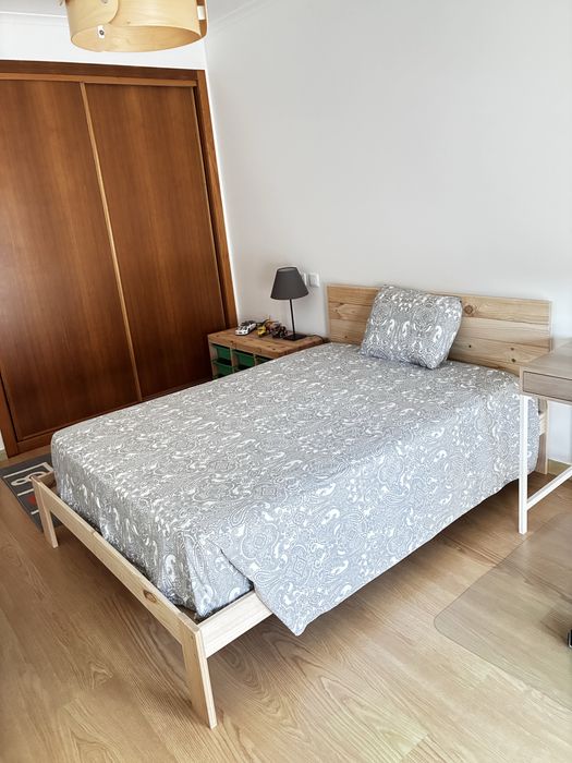 Cama LUFE, modelo TESTA, 1,40m x 2,00m (nova) + colchão + 2x mesas de cabeceira