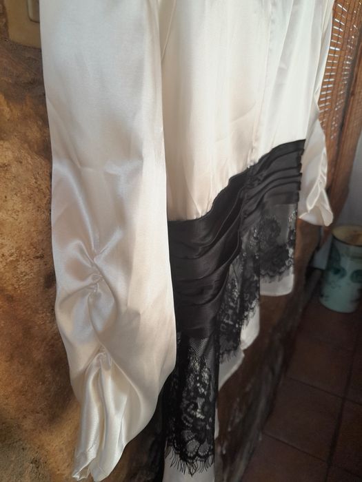 Camiseta de cerimonia "Pitti- Difusion." Numero é o 44.