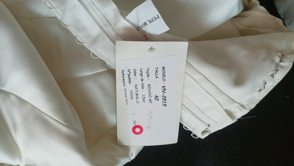 Весільна,фірмова сукня