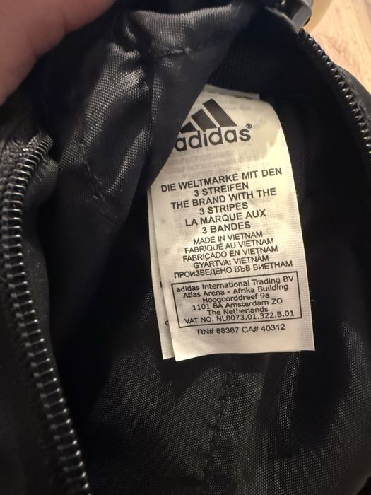 Nerka Adidas duża w świetnym stanie.
