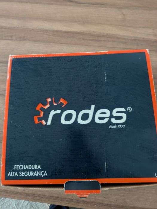 Fechadura alta segurança Rodes 2400x12 DIR MCR