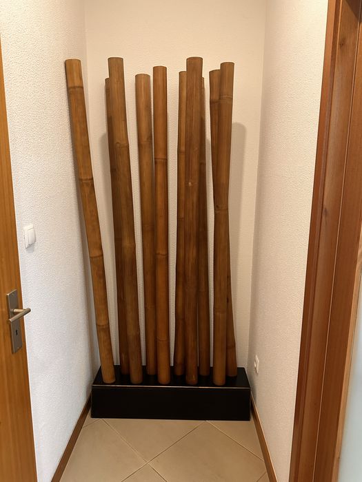 Paus de bambu de decoracao