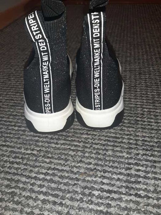 Stylowe buty damskie z brokatowej dzianiny – rozmiar 40