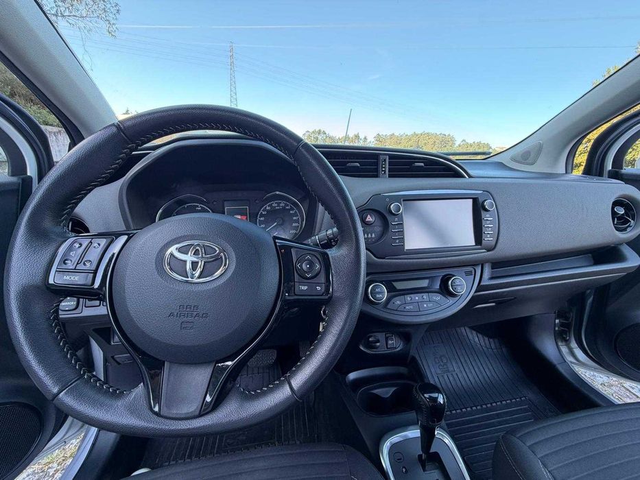 Toyota Yaris 1.5 Hybrid como novo
