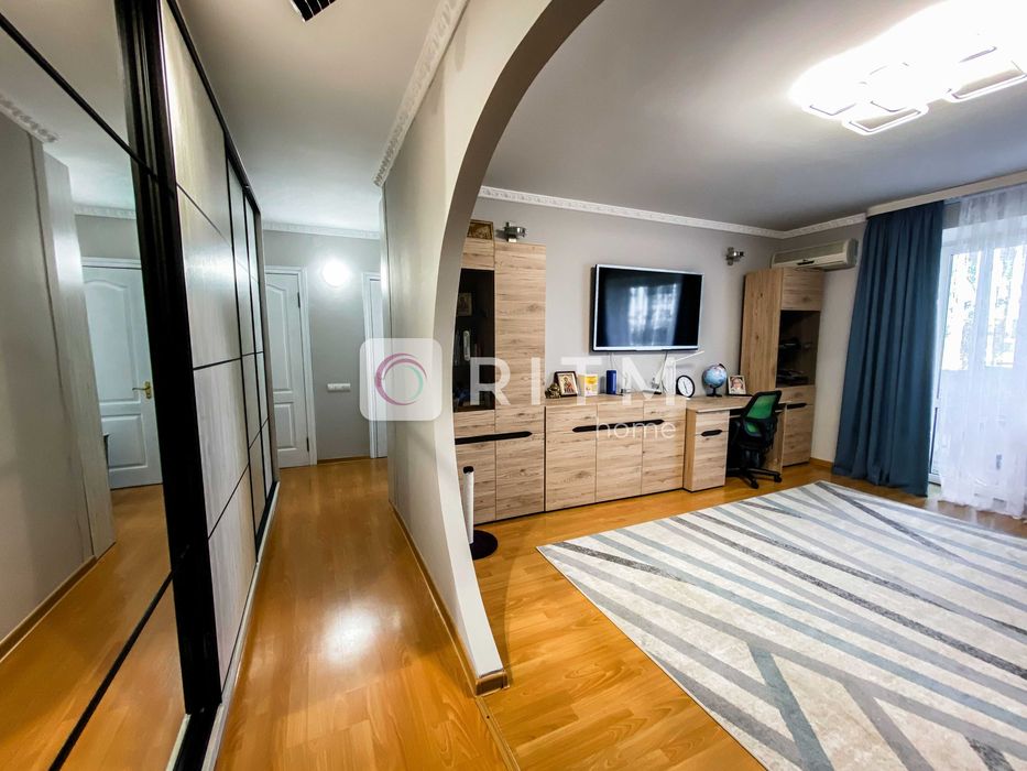 Продаж просторої 3к-квартири з сучасним ремонтом!82 м2! пр.Відродження