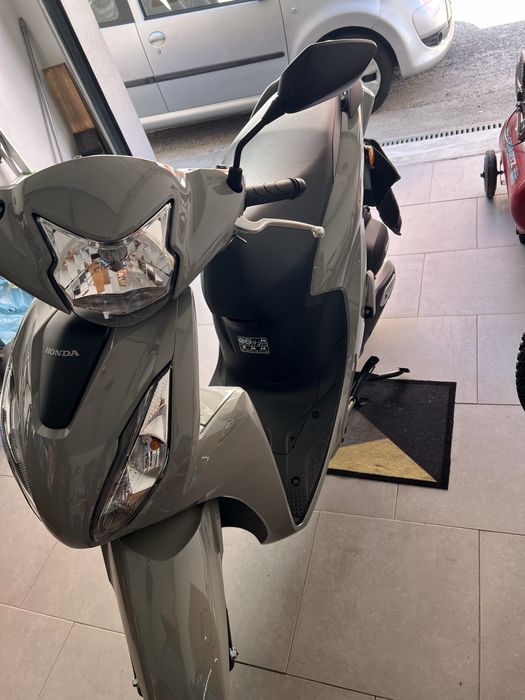 Honda vision 110 scooter
