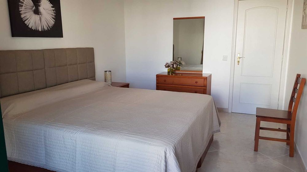 Algarve Quarteira, apartamento T-1 com piscina e churrasqueira, férias