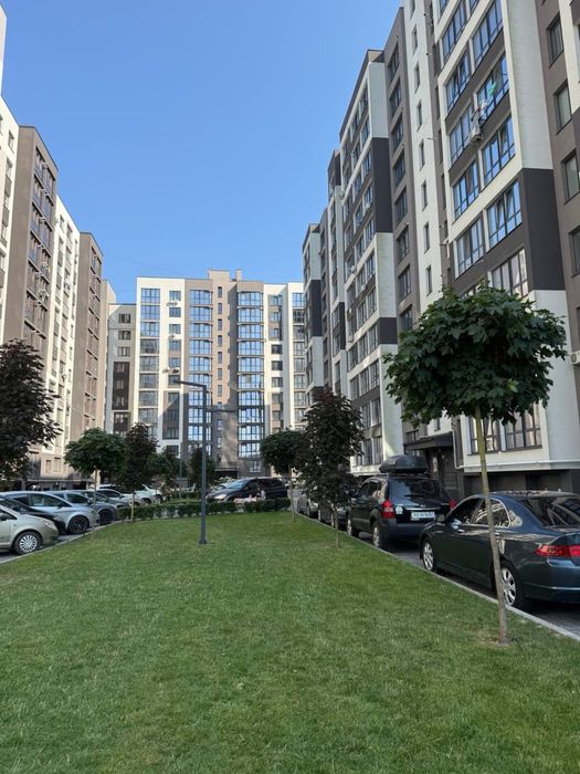 Готова до Ремонту! Двохстороння 1-кімнатна ,Паркова Алея